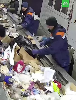 Мусорщик из Ульяновска спас завязанного в мешке кота от верной гибели: через секунду он бы угодил в сепаратор