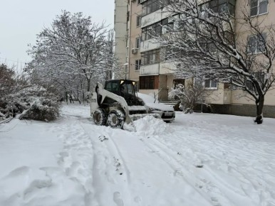 Дворовые территории приводят в порядок во всех внутригородских округах краевой столицы