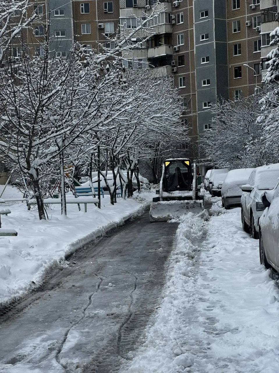 Дворовые территории приводят в порядок во всех внутригородских округах краевой столицы Дворовые территории приводят в порядок во всех внутригородских округах краевой столицы