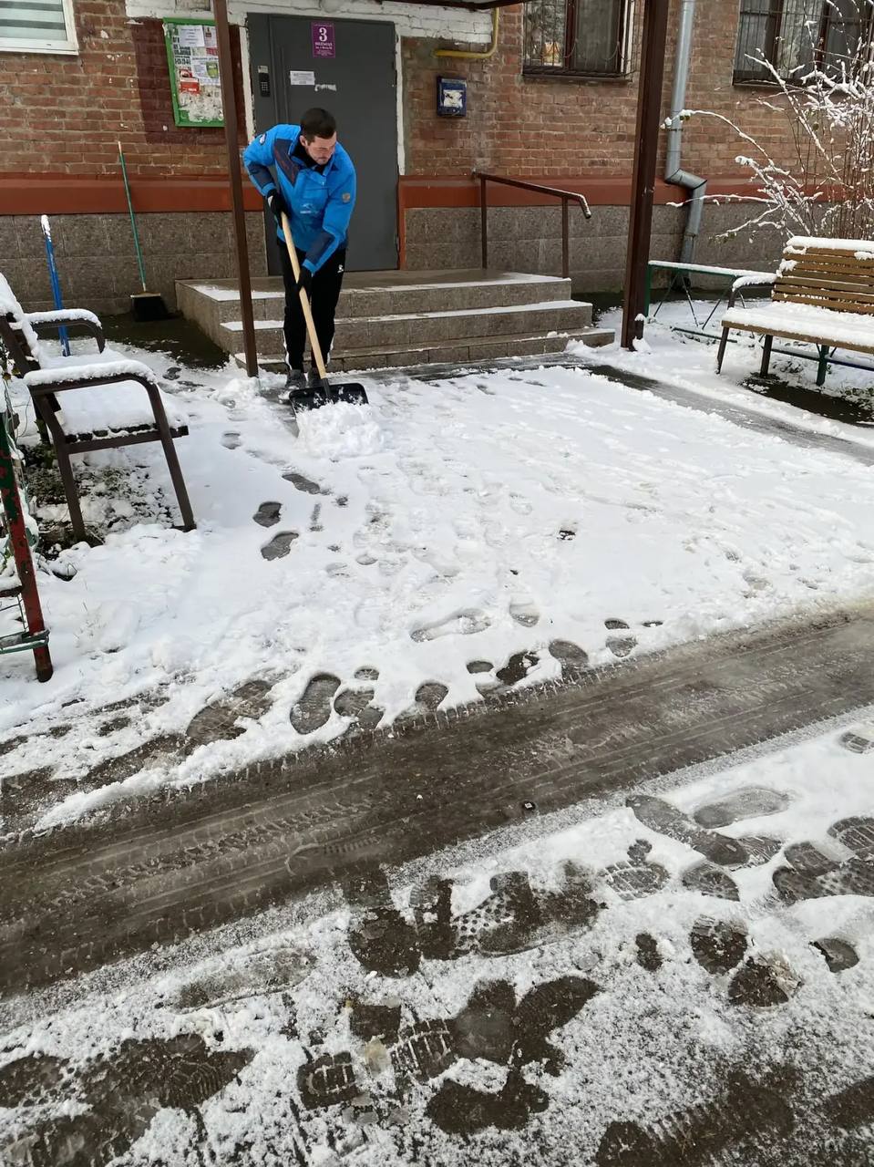 Дворовые территории приводят в порядок во всех внутригородских округах краевой столицы Дворовые территории приводят в порядок во всех внутригородских округах краевой столицы