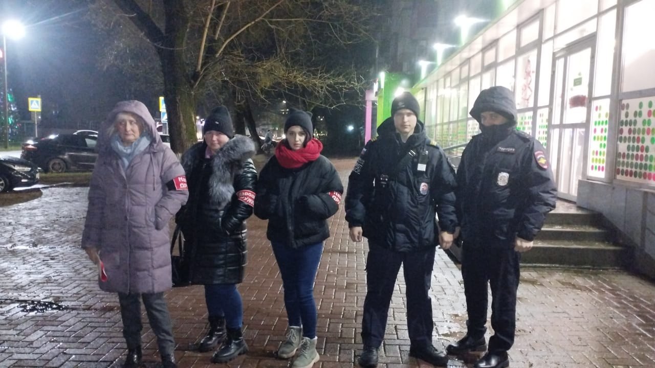 В длинной череде новогодних праздников и зимних каникул охрана общественного порядка и безопасность граждан являлись одними из важных и приоритетных задач не только для сотрудников полиции, но и для городской дружины В длинной череде новогодних праздников и зимних каникул охрана общественного порядка и безопасность граждан являлись одними из важных и приоритетных задач не только для сотрудников полиции, но и для городской дружины