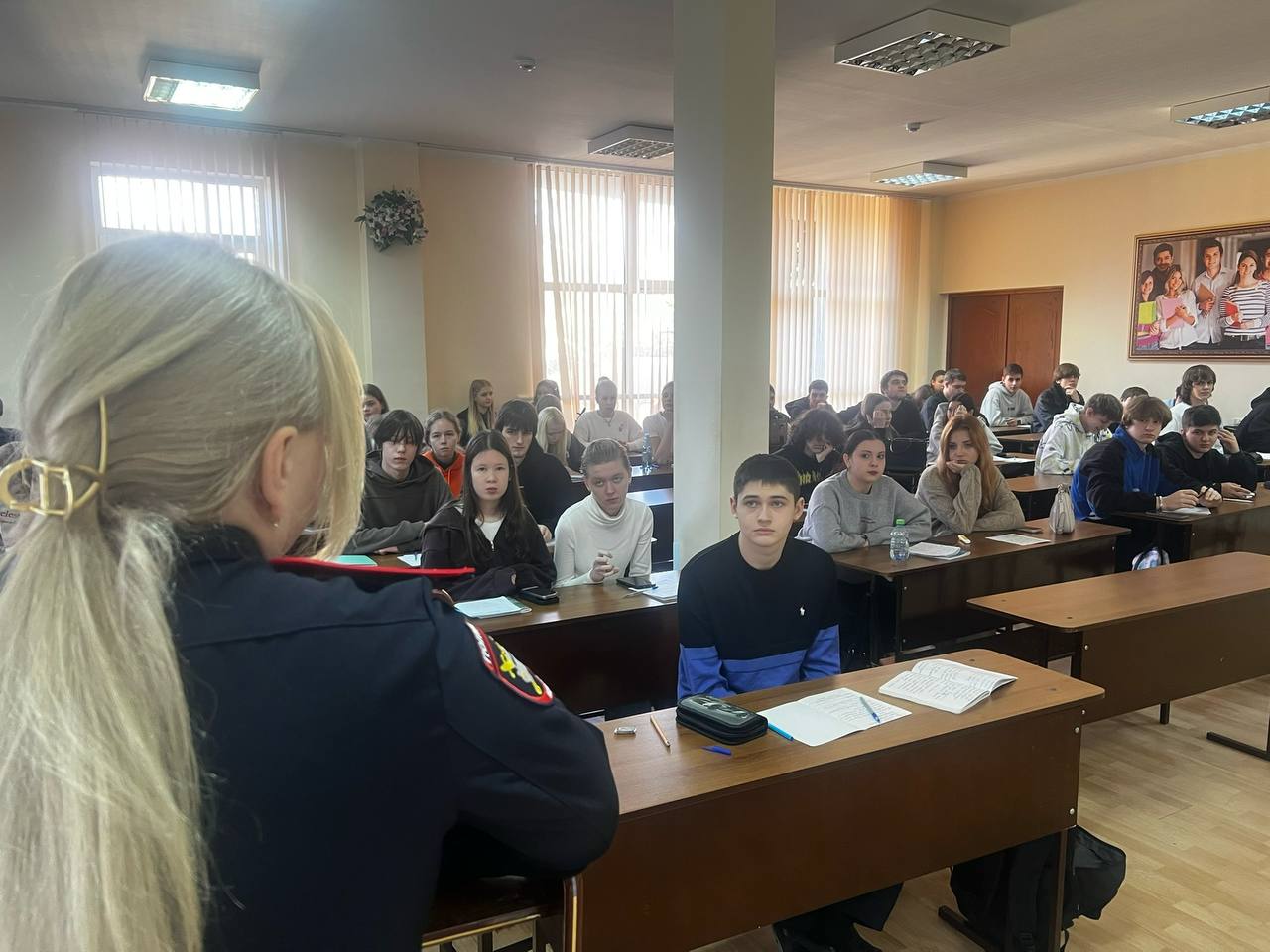 Сегодня, кабинеты Международного инновационного университета наполнились не только знаниями, но и важными напоминаниями от сотрудников Госавтоинспекции г. Сочи Сегодня, кабинеты Международного инновационного университета наполнились не только знаниями, но и важными напоминаниями от сотрудников Госавтоинспекции г. Сочи