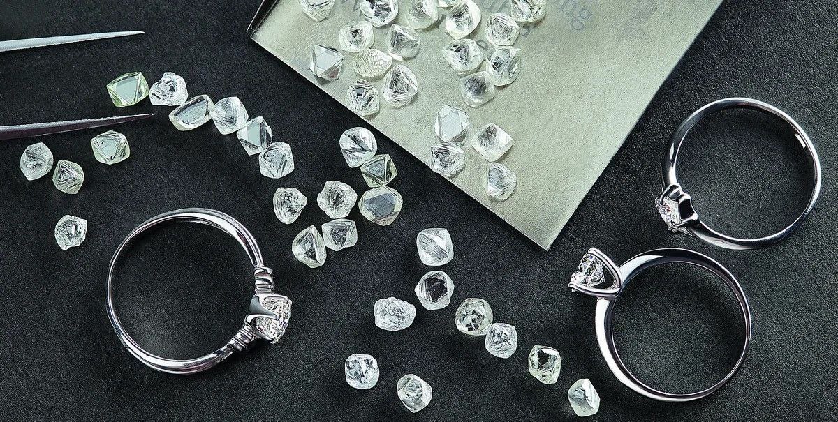 Продажи украшений с искусственными бриллиантами в 2025 году в России выросли в 2,6 раза, подсчитали для РИА Новости в Sokolov