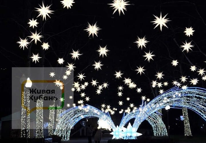 Прогулка по улице Красной впечатляет даже туристов, видавших рождественские виды Европейских городов