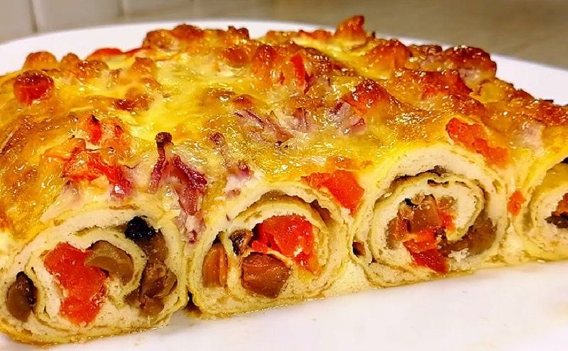 Готовим праздник: простые и эффектные рулетики из фарша на Новый год