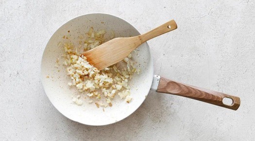 Быстрая куриная грудка с шампиньонами: идеальное блюдо для занятых