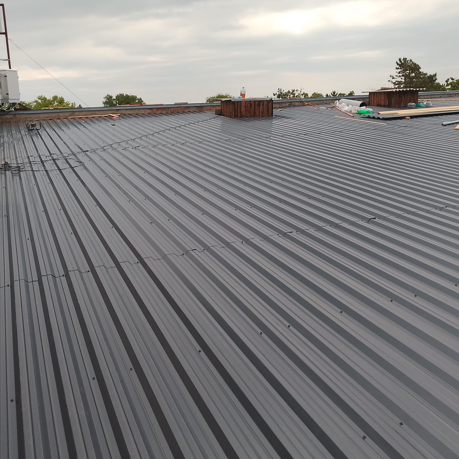 В Камышеватской в 2025 году по краевой программе на условиях софинансирования была капитально отремонтирована кровля здания сельского дома культуры