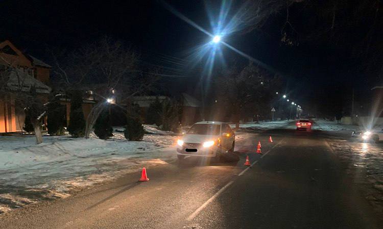 Мать ждала в машине: в Армавире 10-летняя девочка попала под колёса