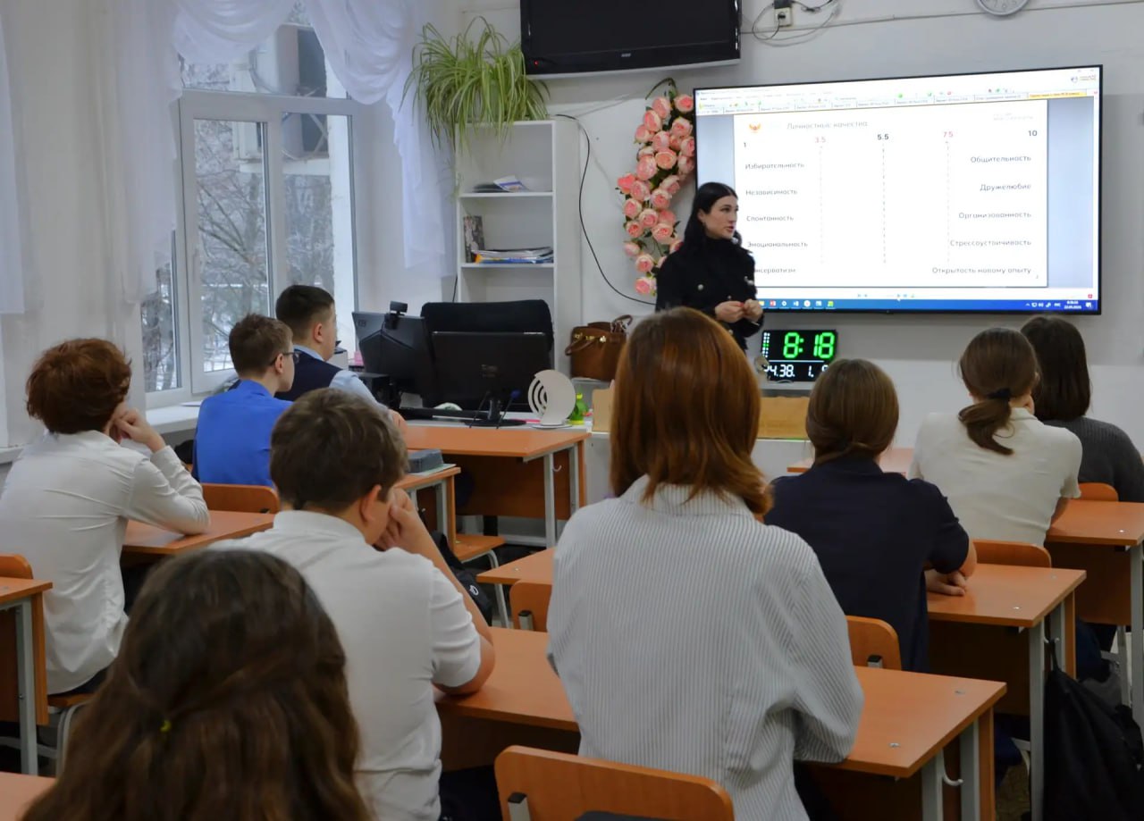 Сегодня в школах Ейского района состоялось занятие "Моё будущее", входящее в цикл "Россия – мои горизонты" Сегодня в школах Ейского района состоялось занятие "Моё будущее", входящее в цикл "Россия – мои горизонты"