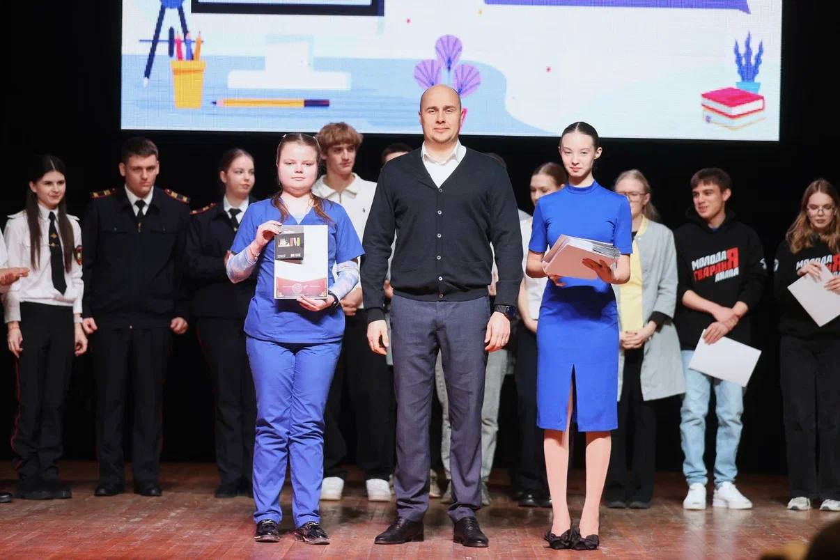 В Центре культуры «Родина» наградили лучших студентов Анапского индустриального техникума В Центре культуры «Родина» наградили лучших студентов Анапского индустриального техникума