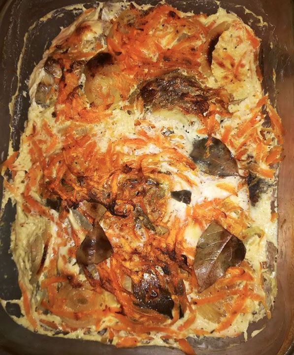 Запеченная рыба со сметанным соусом