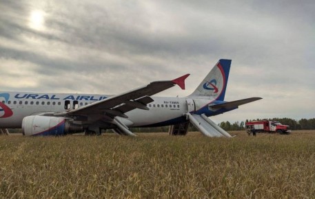 Олег Царёв: Пилота, который в 2023 году посадил самолёт в поле под Новосибирском и спас 167 человек, хотят заставить выплатить почти 119 млн рублей, пишут местные СМИ