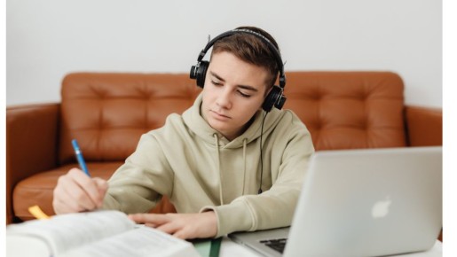 Студенту отказали в назначении пенсии из-за двух месяцев работы