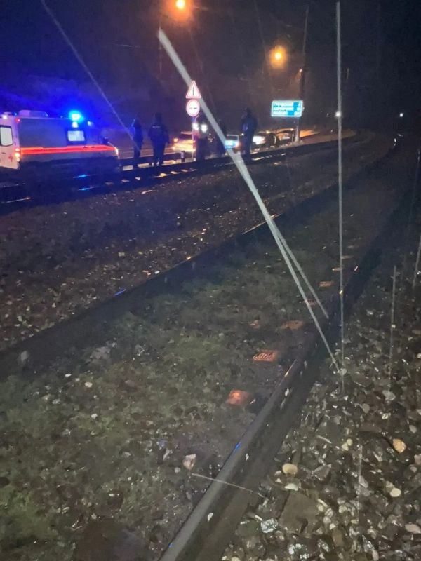 Трагедия на путях: 18-летний парень в наушниках не услышал поезд