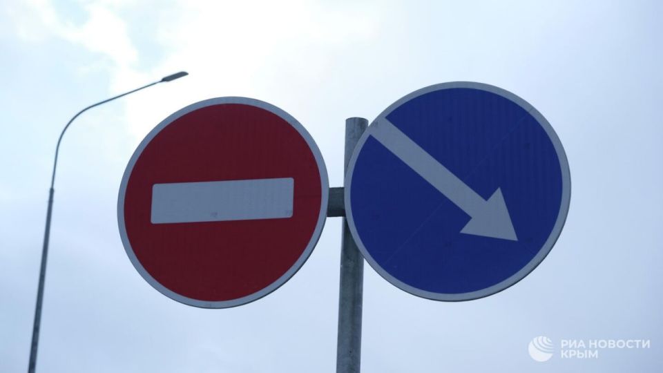 В центре Севастополя частично перекрыли дорогу из-за реконструкции подпорных стен