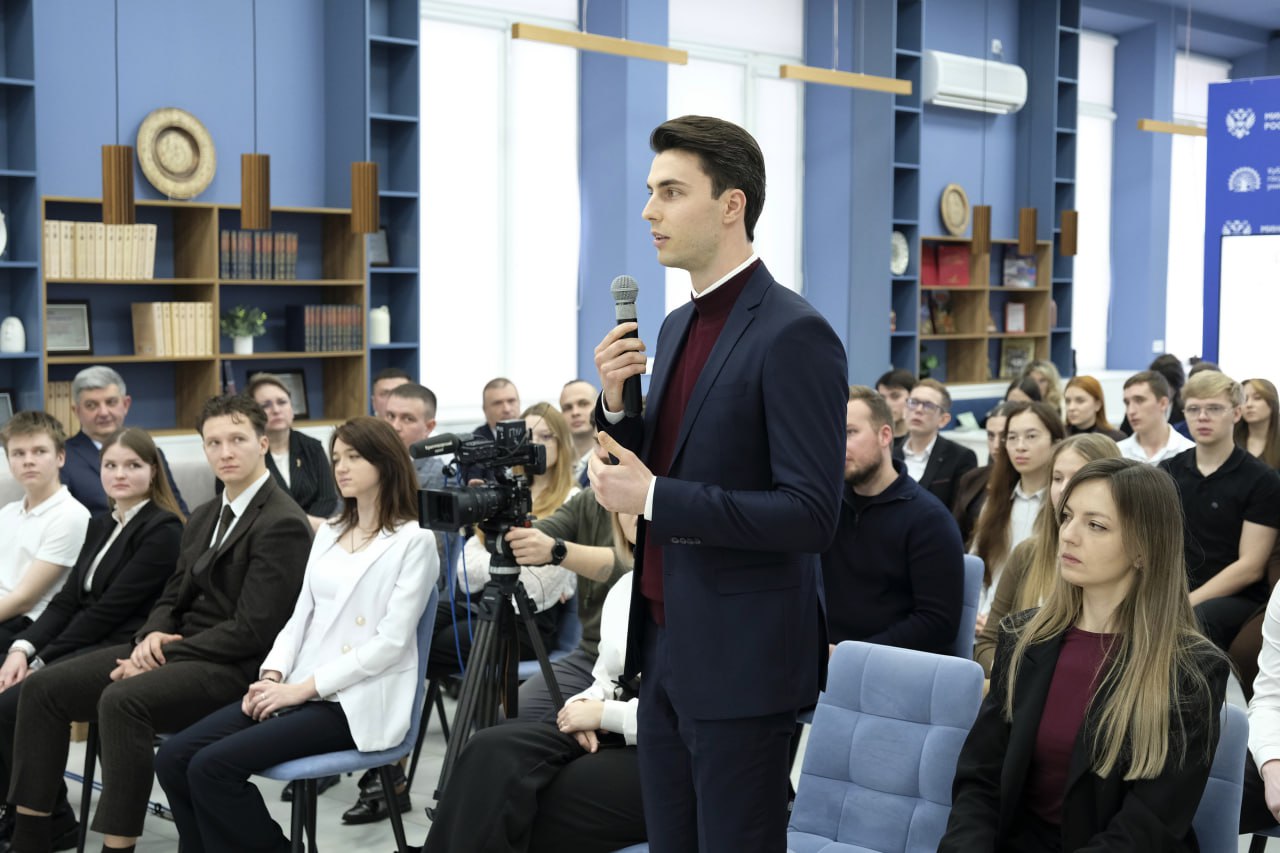 Вениамин Кондратьев на встрече со студентами кубанских вузов предложил увеличить количество лауреатов «Премии IQ года» Вениамин Кондратьев на встрече со студентами кубанских вузов предложил увеличить количество лауреатов «Премии IQ года»