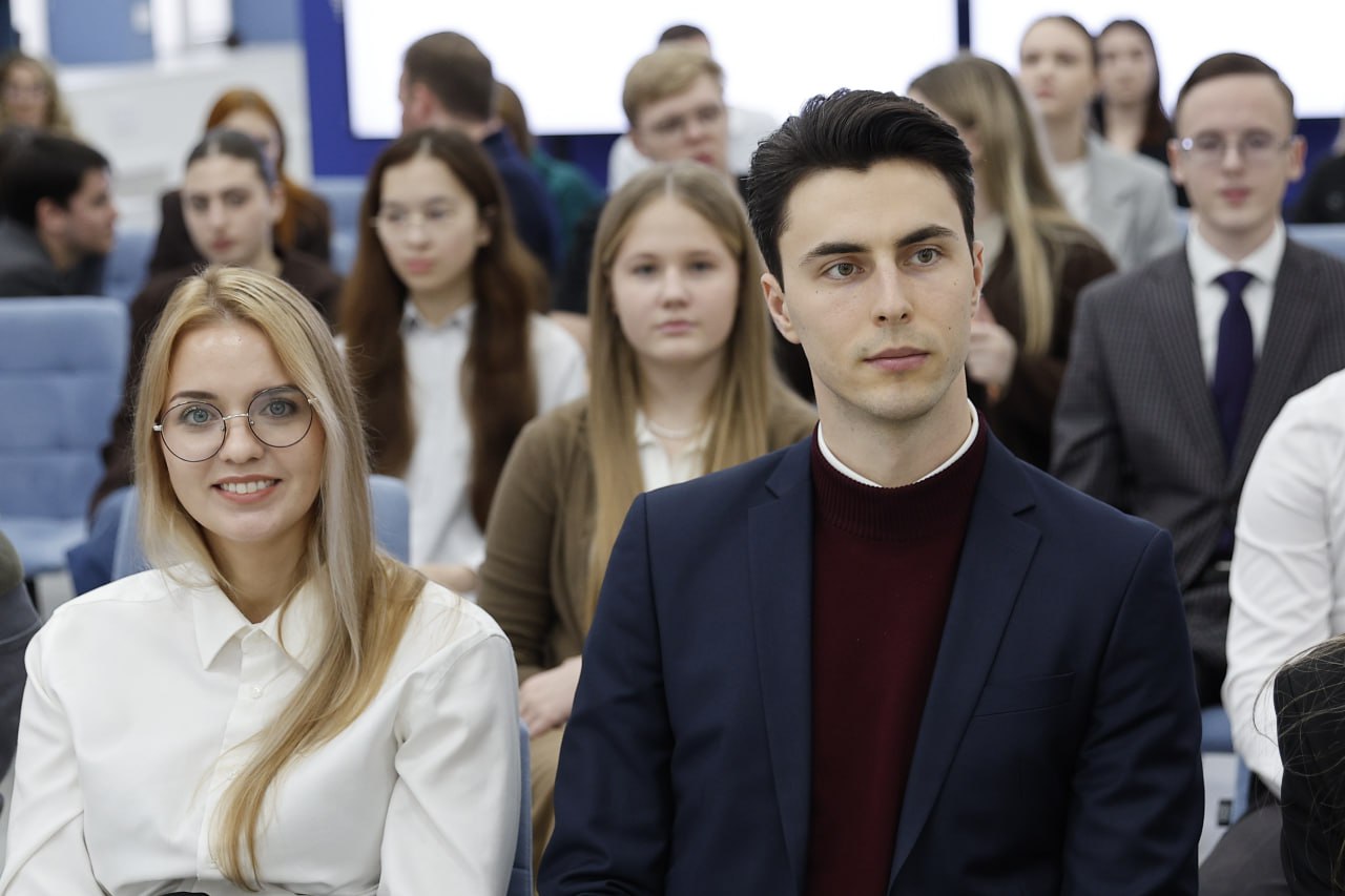 Вениамин Кондратьев на встрече со студентами кубанских вузов предложил увеличить количество лауреатов «Премии IQ года» Вениамин Кондратьев на встрече со студентами кубанских вузов предложил увеличить количество лауреатов «Премии IQ года»