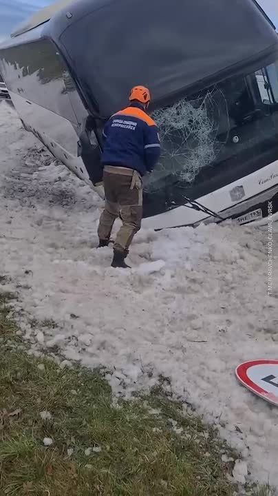 Рейсовый автобус столкнулся с легковым автомобилем в Новороссийске, заявил глава города Андрей Кравченко