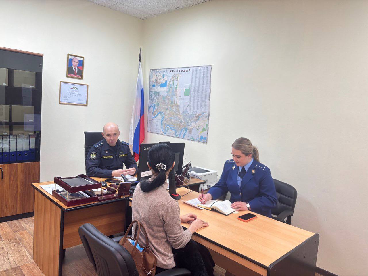 Прокуратурой Карасунского администивного округа г.Краснодара совместно с начальником ОСП по Карасунскому округу ГУФССП России по Краснодарскому краю проведен тематический прием граждан по вопросу соблюдения законодательства...