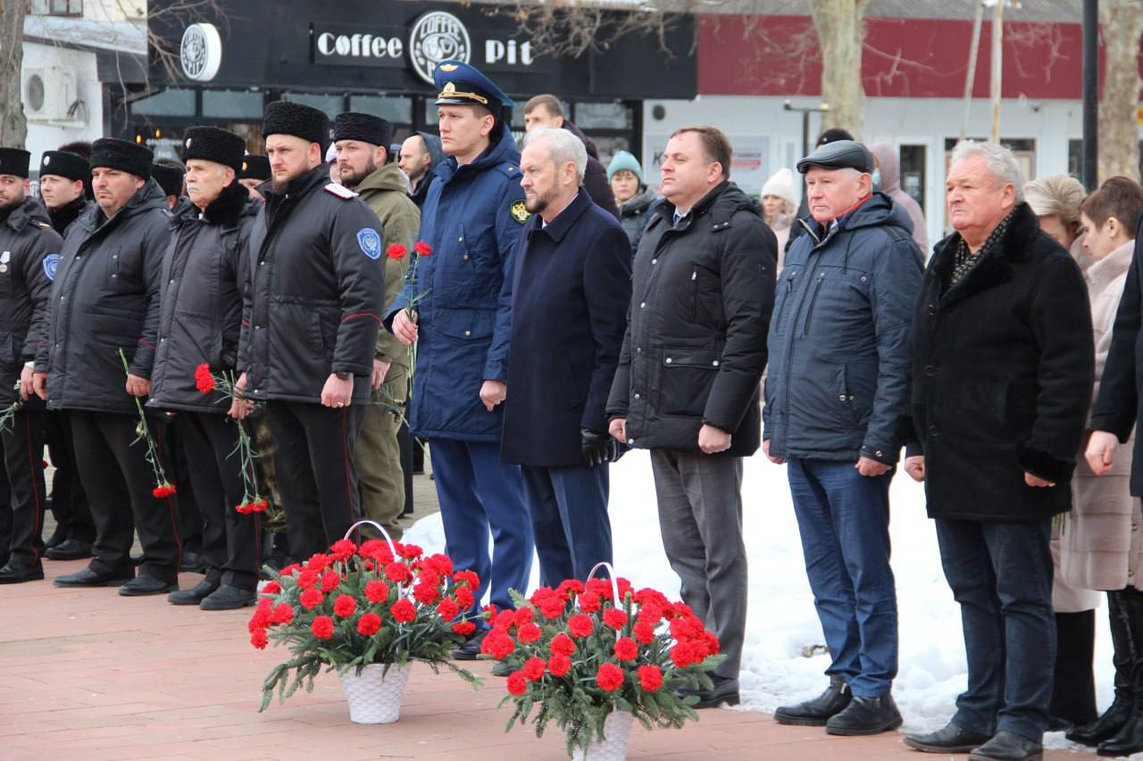 Прокуратурой Курганинского района принято участие в мероприятии, посвященном 83-й годовщине освобождения Курганинского района от немецко-фашистских захватчиков и 82-й годовщине полного освобождения Ленинграда от фашистской...