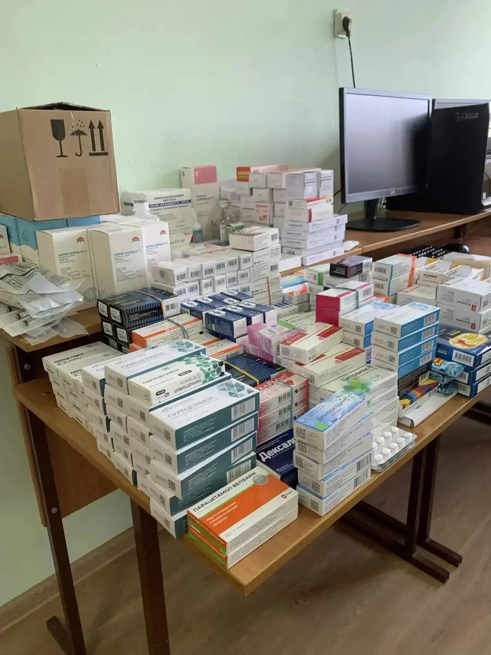 Школьники Геленджика передают солдатам медикаменты Школьники Геленджика передают солдатам медикаменты