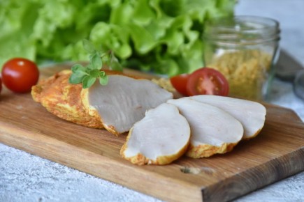 Как приготовить легкое филе куриной грудки, томленое в молоке, без магазинной колбасы