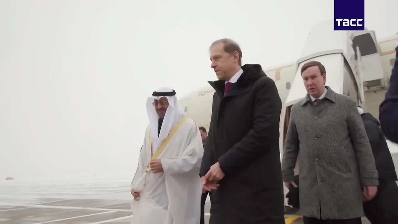 Президент ОАЭ Мухаммед бен Заид Аль Нахайян прибыл в Москву для переговоров с Владимиром Путиным