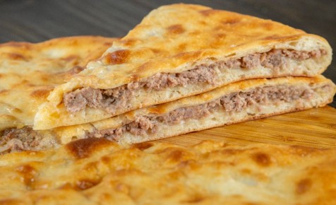 Осетинский пирог с мясом на домашней кухне: простое тепло Кавказа