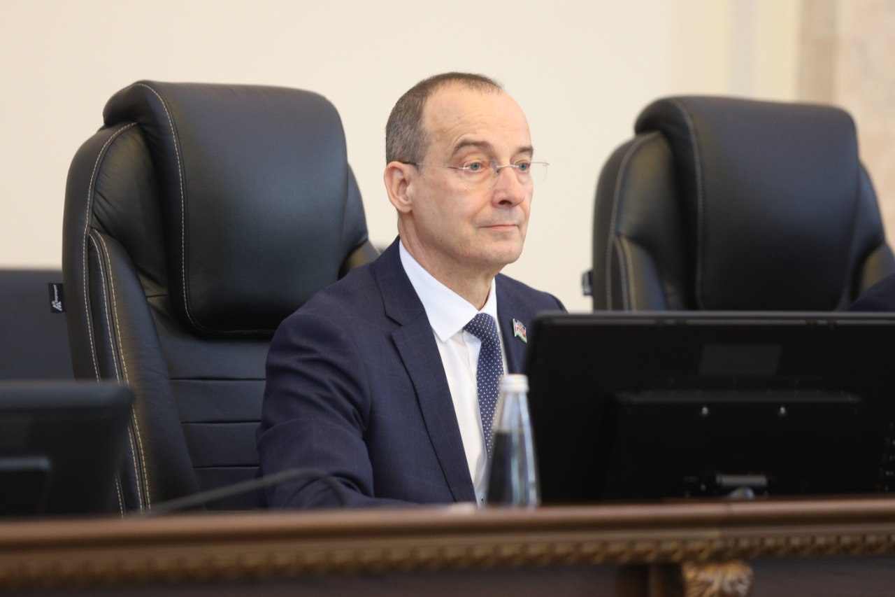 В Законодательном Собрании под председательством Юрия Бурлачко прошла первая в текущем календарном году очная 74-я сессия