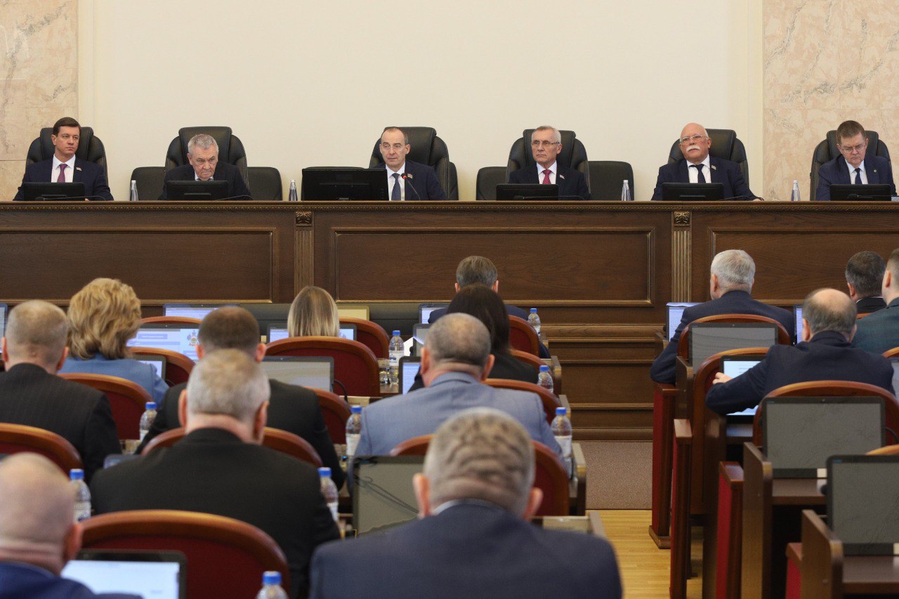 В Законодательном Собрании под председательством Юрия Бурлачко прошла первая в текущем календарном году очная 74-я сессия В Законодательном Собрании под председательством Юрия Бурлачко прошла первая в текущем календарном году очная 74-я сессия