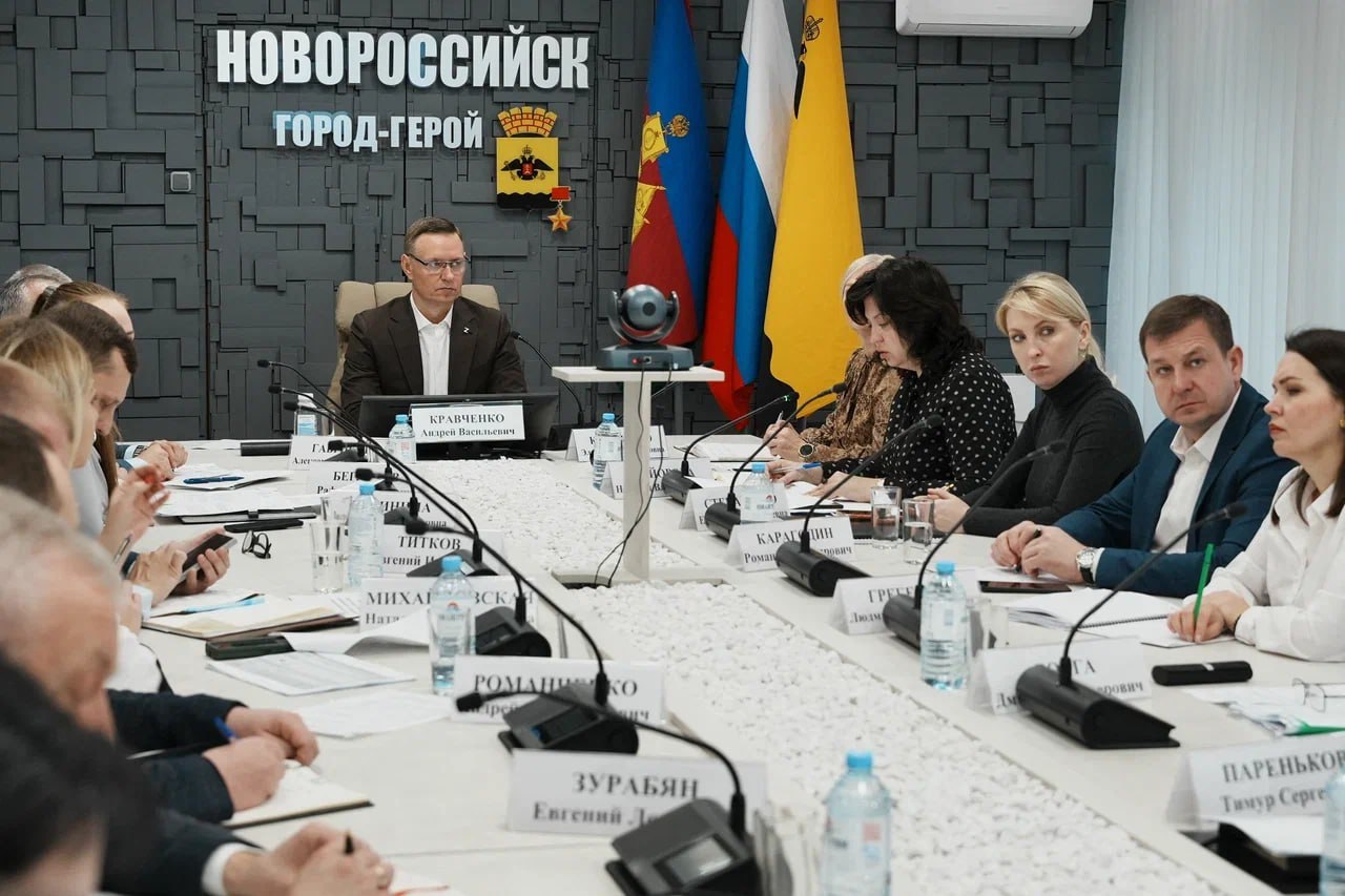 На планерном совещании обсудили развитие промышленного туризма, ремонт детских площадок и создание цифрового двойника города На планерном совещании обсудили развитие промышленного туризма, ремонт детских площадок и создание цифрового двойника города