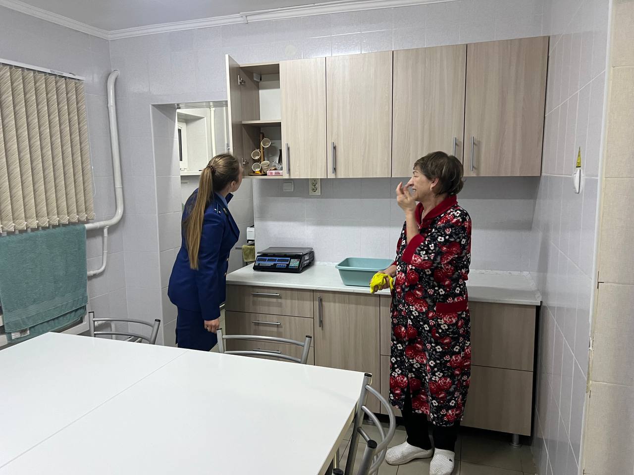 Прокуратурой Курганинского района осуществлен выездной прием граждан в отделение ночного пребывания ГБУ СО КК «Курганинский КЦСОН», оказавшихся в трудной жизненной ситуации