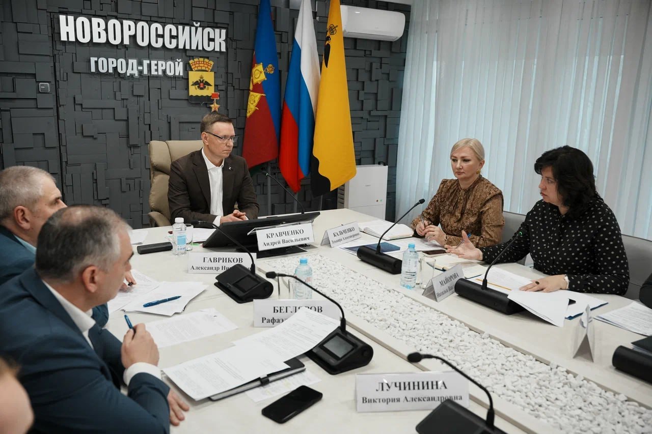 На планерном совещании обсудили развитие промышленного туризма, ремонт детских площадок и создание цифрового двойника города