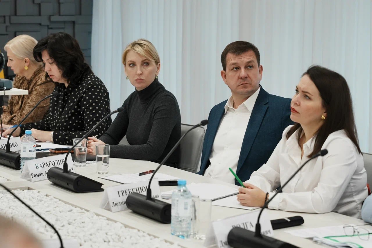 На планерном совещании обсудили развитие промышленного туризма, ремонт детских площадок и создание цифрового двойника города На планерном совещании обсудили развитие промышленного туризма, ремонт детских площадок и создание цифрового двойника города