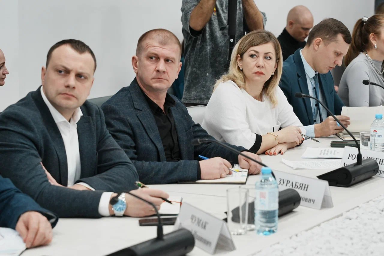 На планерном совещании обсудили развитие промышленного туризма, ремонт детских площадок и создание цифрового двойника города На планерном совещании обсудили развитие промышленного туризма, ремонт детских площадок и создание цифрового двойника города