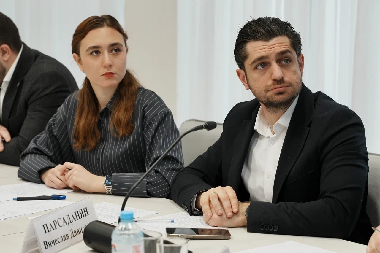 На планерном совещании обсудили развитие промышленного туризма, ремонт детских площадок и создание цифрового двойника города На планерном совещании обсудили развитие промышленного туризма, ремонт детских площадок и создание цифрового двойника города