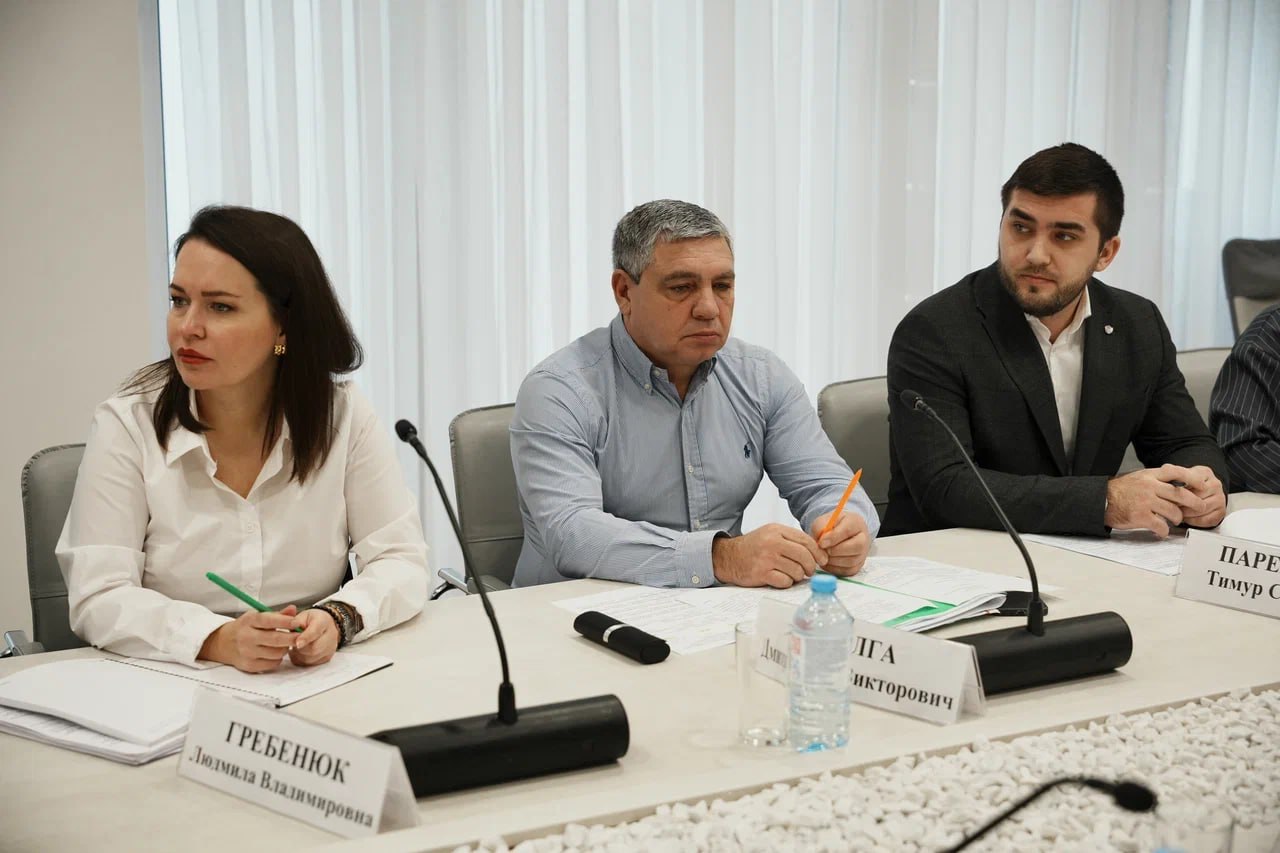 На планерном совещании обсудили развитие промышленного туризма, ремонт детских площадок и создание цифрового двойника города На планерном совещании обсудили развитие промышленного туризма, ремонт детских площадок и создание цифрового двойника города