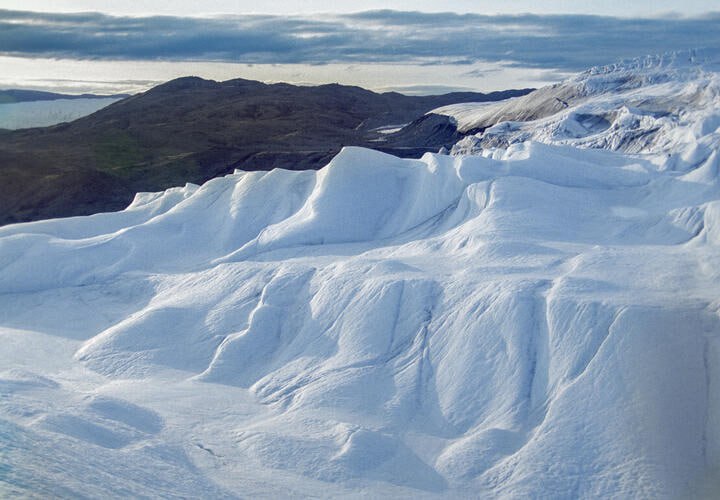 Опасные волны поднимутся над черноморским побережьем Кубани