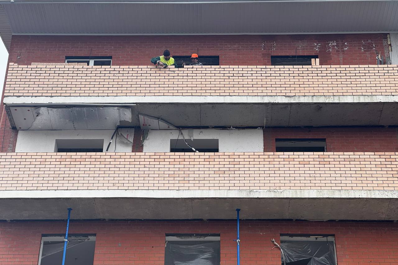 Власти ищут владельцев квартир, пострадавших во время прилета в Новой Адыгее Власти ищут владельцев квартир, пострадавших во время прилета в Новой Адыгее