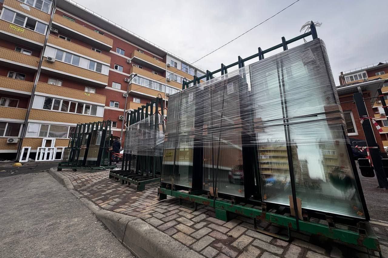 В Новой Адыгее продолжается устранение последствий атаки беспилотников В Новой Адыгее продолжается устранение последствий атаки беспилотников