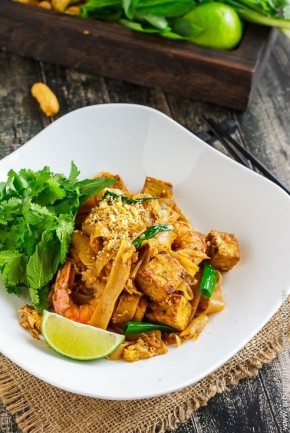 Пад Тай с креветками: как исторический хит покорил мир