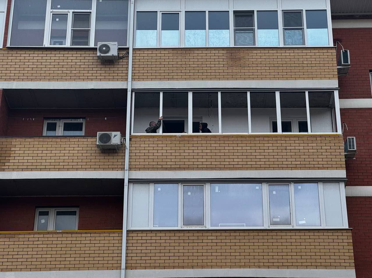 В Новой Адыгее продолжается устранение последствий атаки беспилотников В Новой Адыгее продолжается устранение последствий атаки беспилотников