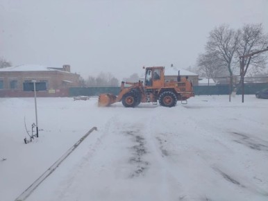 В сельских поселениях Ейского района активно ведется уборка снега