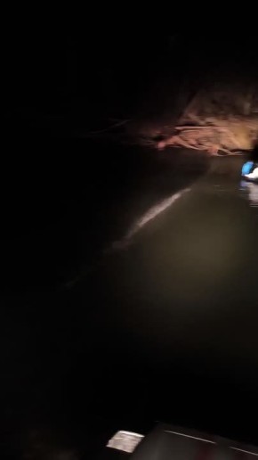 «Судно» пошло ко дну. Трое мужчин попали в беду, пытаясь вброд пересечь реку Адегой возле станицы Шапсугской