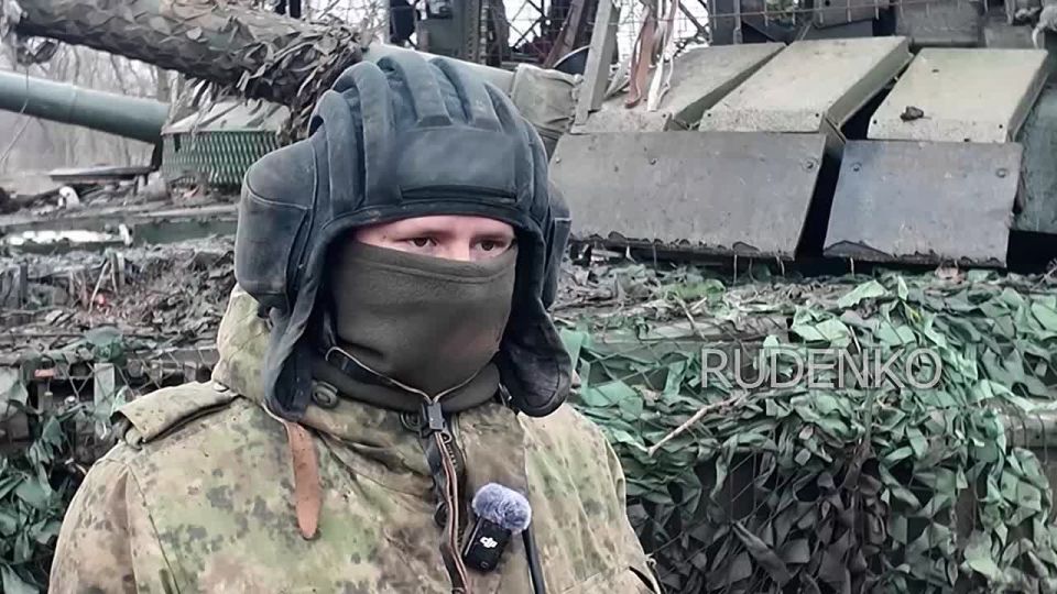 Андрей Руденко: Экипажи танков Т-72Б3М Новороссийского гвардейского десантно-штурмового горного соединения ВДВ ежедневно отрабатывают тактические приёмы для эффективной огневой поддержки штурмовых подразделений, действующих...