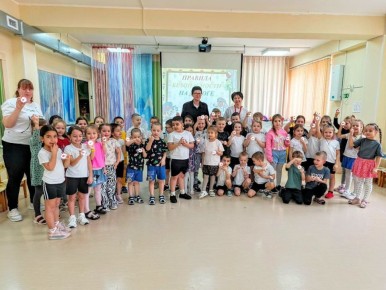 ������� ������� ��������, ����������� 90-����� ���������������� ��������� � �������� ������