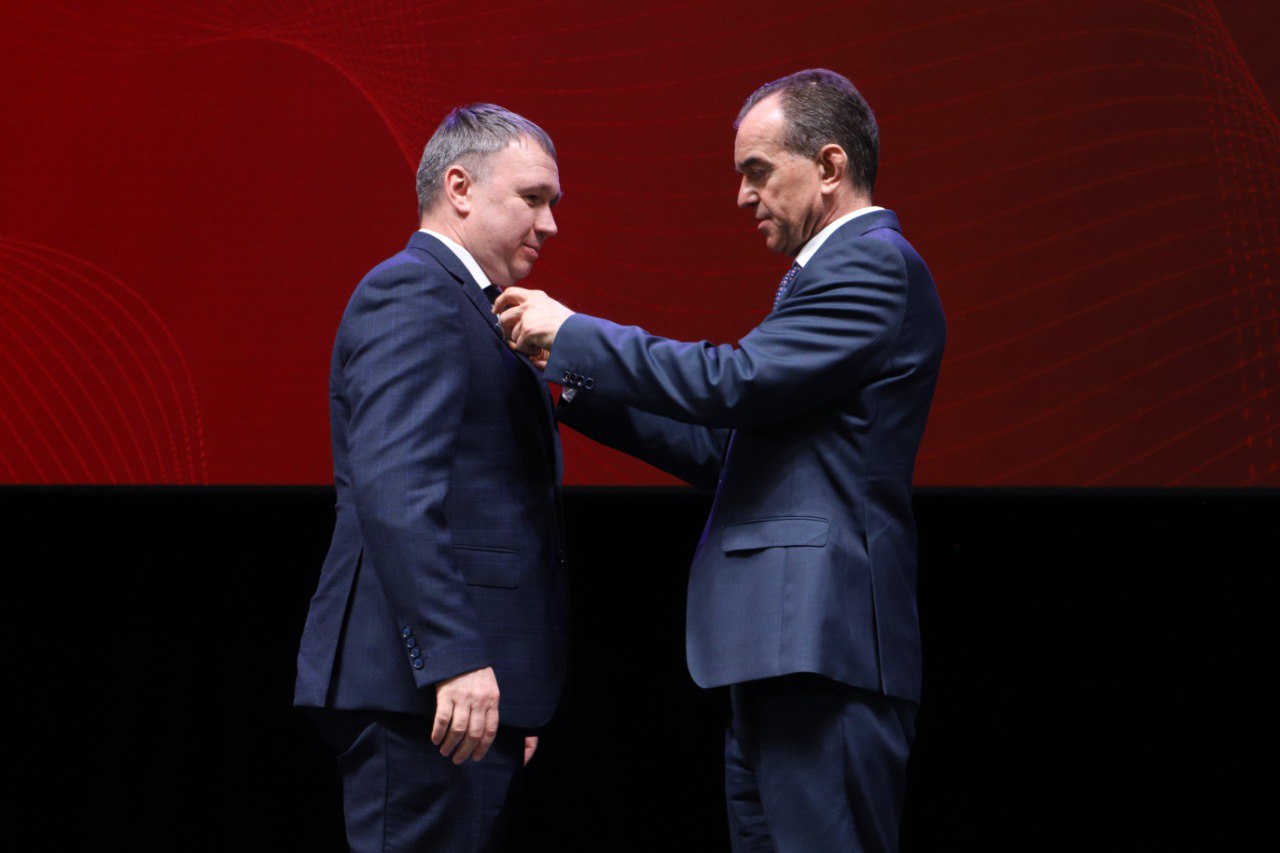 Губернатор Кубани Вениамин Кондратьев и председатель ЗСК Юрий Бурлачко приняли участие в торжественном мероприятии, посвященном Дню российской науки Губернатор Кубани Вениамин Кондратьев и председатель ЗСК Юрий Бурлачко приняли участие в торжественном мероприятии, посвященном Дню российской науки