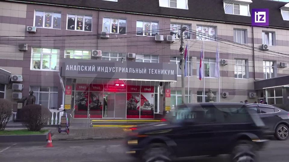 Очевидец нападения студента на учащихся техникума в Анапе рассказал "Известиям" о первых минутах стрельбы