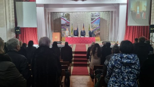 Принял участие в открытой сессии Совета Ясенского сельского поселения, на которой руководитель территории Татьяна Вязьмина проанализировала работу за 2025 год