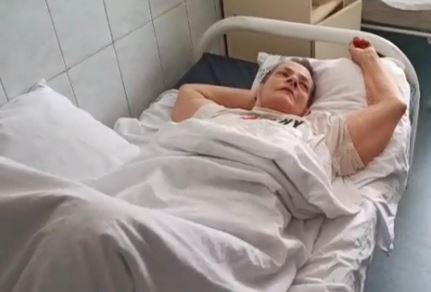 Опять с домом, но не может проронить ни звука